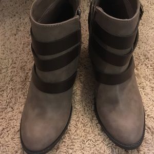 ADORABLE short boots! 💕💕